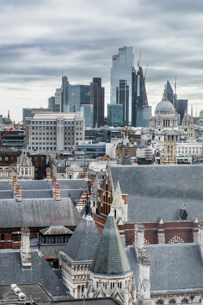 Published last week in <a href="/LesEchosWeekEnd/">Les Echos Week-End</a>:
A portrait of Minouche Shafik, brilliant director of <a href="/LSEnews/">LSE</a>. Glad to have been able to also shoot LSE's campus, including the beautiful Saw Swee Hock Student Centre by <a href="/odonnell_tuomey/">O'Donnell + Tuomey</a>. 

lesechos.fr/weekend/busine…