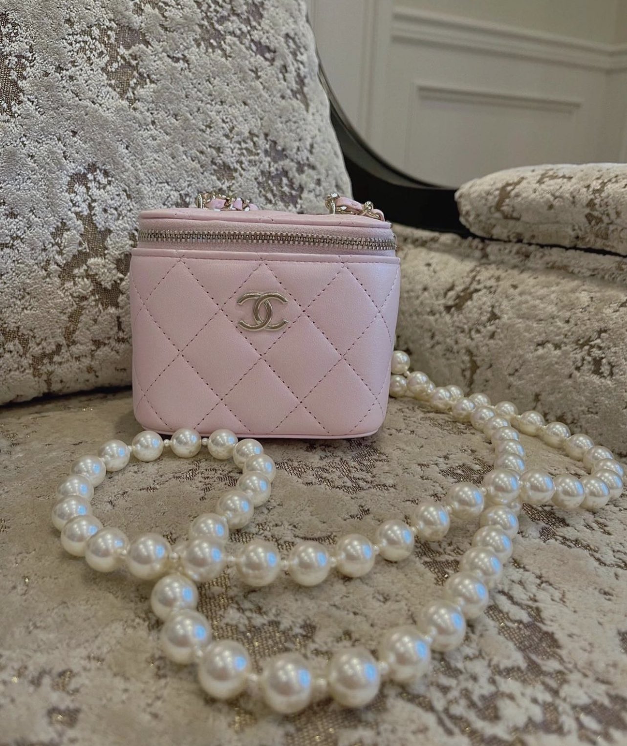 𓃭 on X: Chanel vanity pearl bag  / X