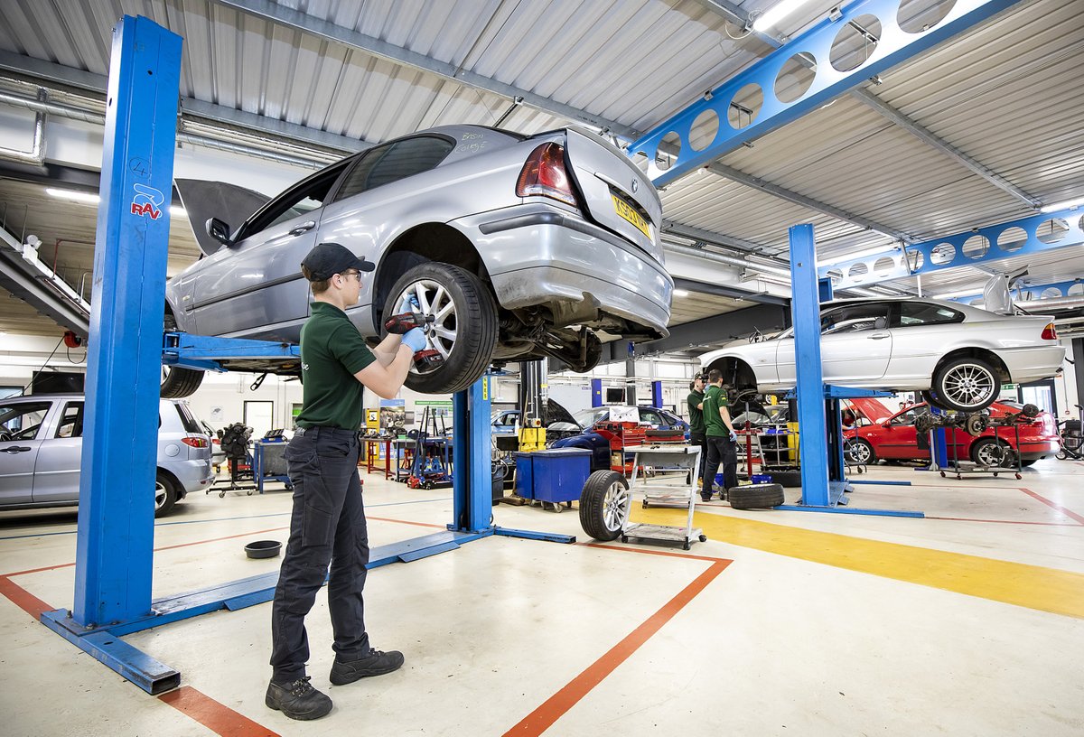 💥 Apprenticeship Job Opportunities! 💥

We have various apprenticeship vacancies from employers in the local area looking to recruit. For our full list of vacancies, head to the BCoT website and apply buff.ly/2SQeLdS #ApprenticeshipsAtBCoT