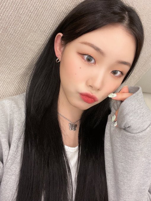 roah_512's tweet photo. ✔𝗧𝘄𝗶𝘁𝘁𝗲𝗿 𝘂𝗽𝗱𝗮𝘁𝗲 | Billlie日本語訳 |

[#スヒョン] ビリブ会いたい…涙涙ぽろぽろ

#Billlie_Letter https://t.co/k7kOLzBBrm