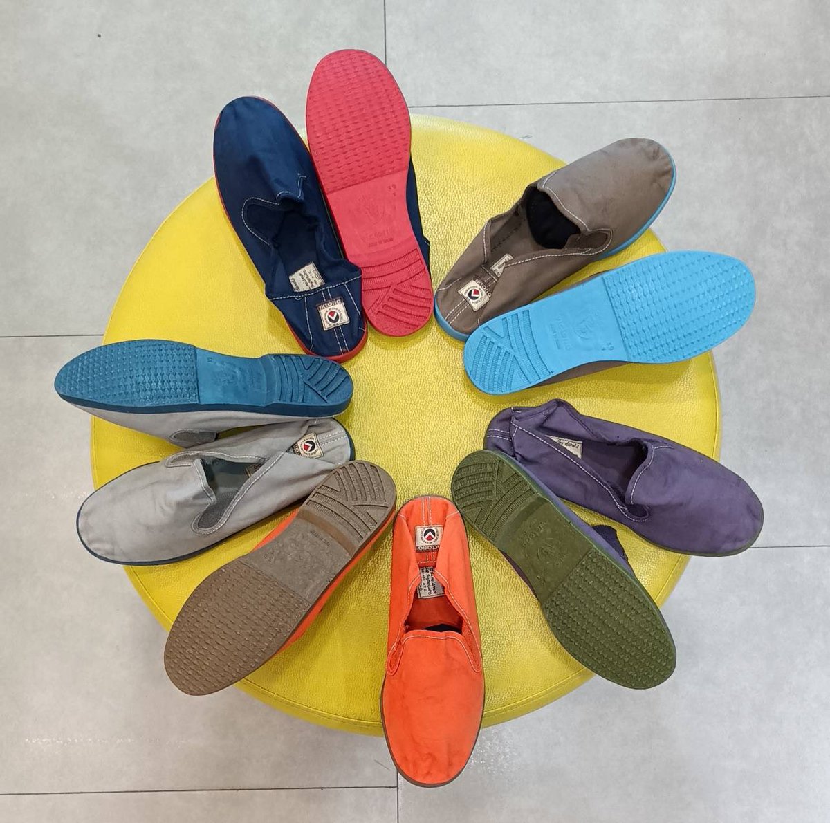 GrooveGroovyth's tweet photo. Victoria Kanfu style for those who love to travel light , check them out at @GrooveGroovyth sukhumvit 47 https://t.co/Zquf956idv