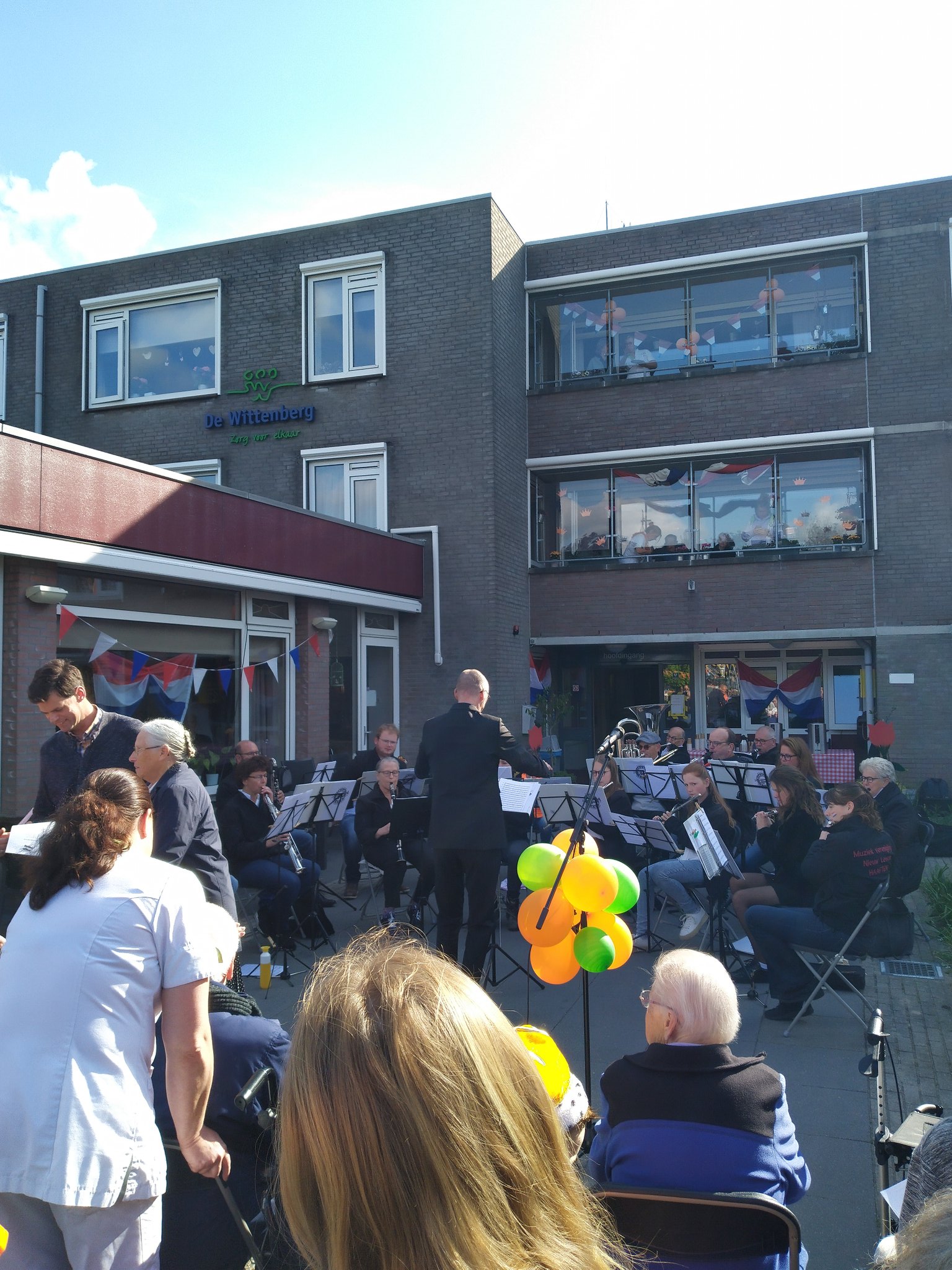 Servaas Stoop on Twitter "Veel belangstelling bij de aubade bij