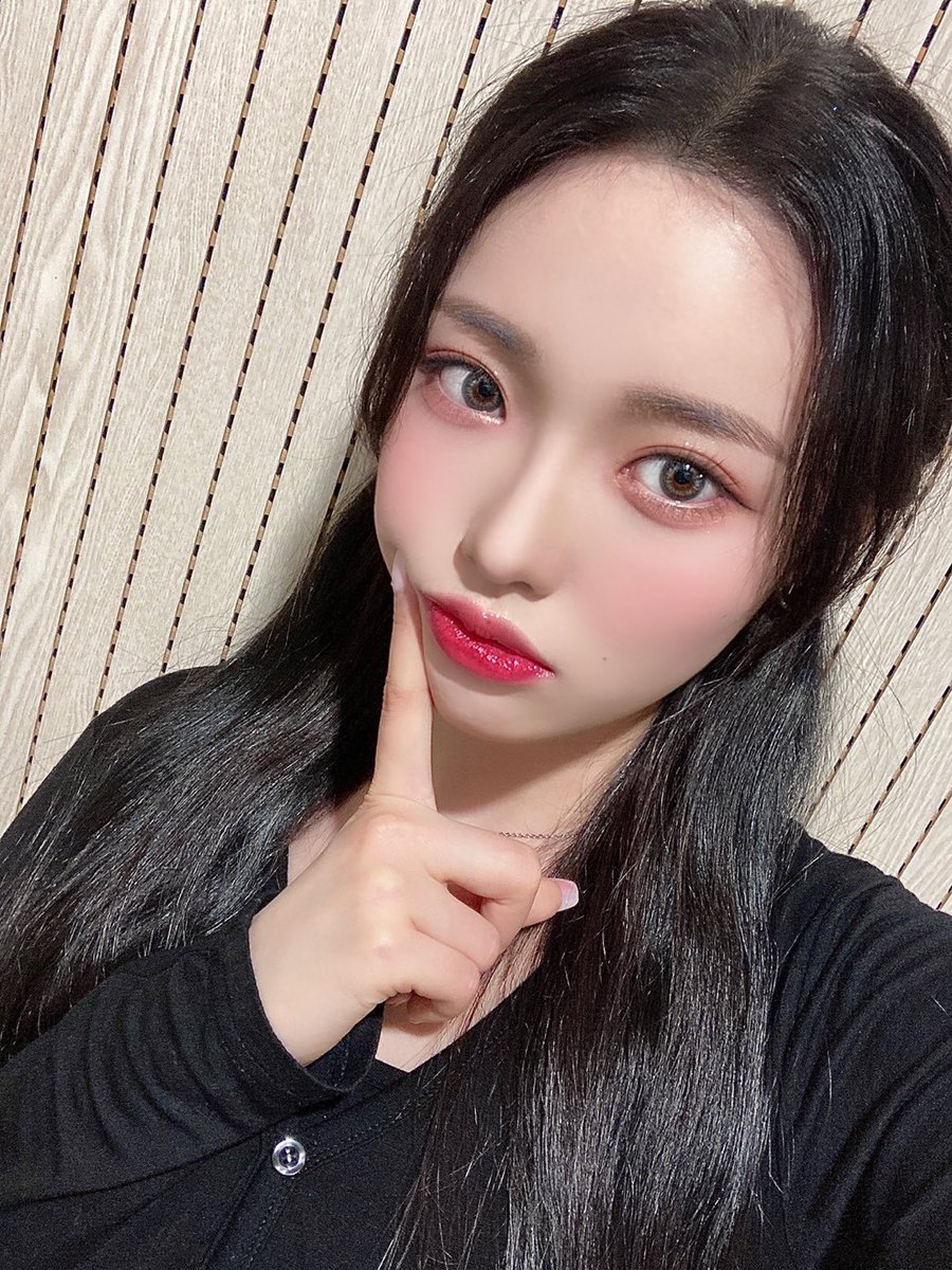 roah_512's tweet photo. ✔𝗧𝘄𝗶𝘁𝘁𝗲𝗿 𝘂𝗽𝗱𝗮𝘁𝗲 | Billlie日本語訳 |

[#ハラム] 今日に限って予告もなくもっと会いたい そんな日🌻🌱

#Billlie_Letter https://t.co/MpGgyy3aeq