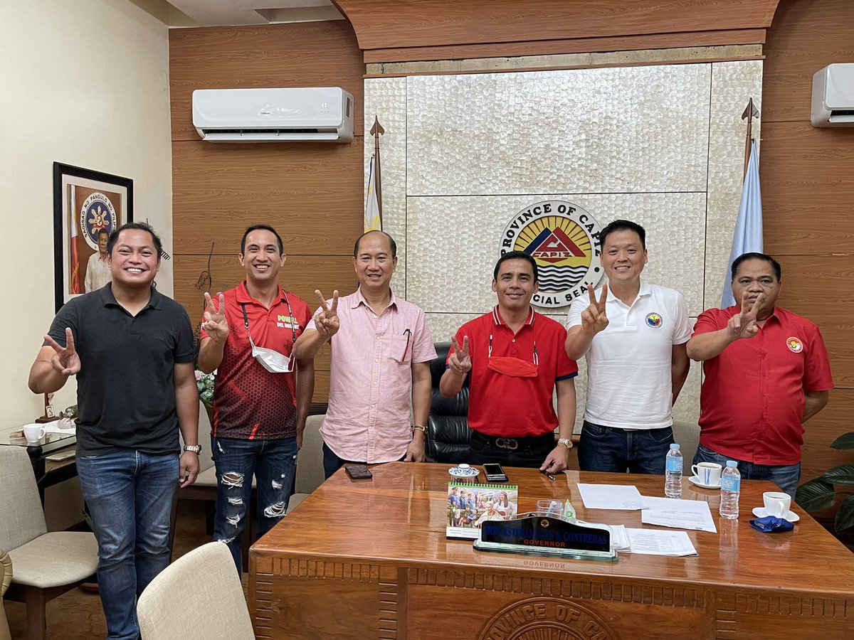 valenzuelacity's tweet photo. Patuloy ang ating #VCCares team sa paghatid ng tulong sa mga munisipilidad na napinsala ng bagyong #AgatonPH. Ngayong hapon, Abril 27, 2022, ay nagpaabot ang ating lungsod ng 3,040 na sako ng bigas sa probinsiya ng Capiz at sa mga Munisipalidad ng Cuartero, Dumarao, Mambusao, https://t.co/UCM9MTtEeY