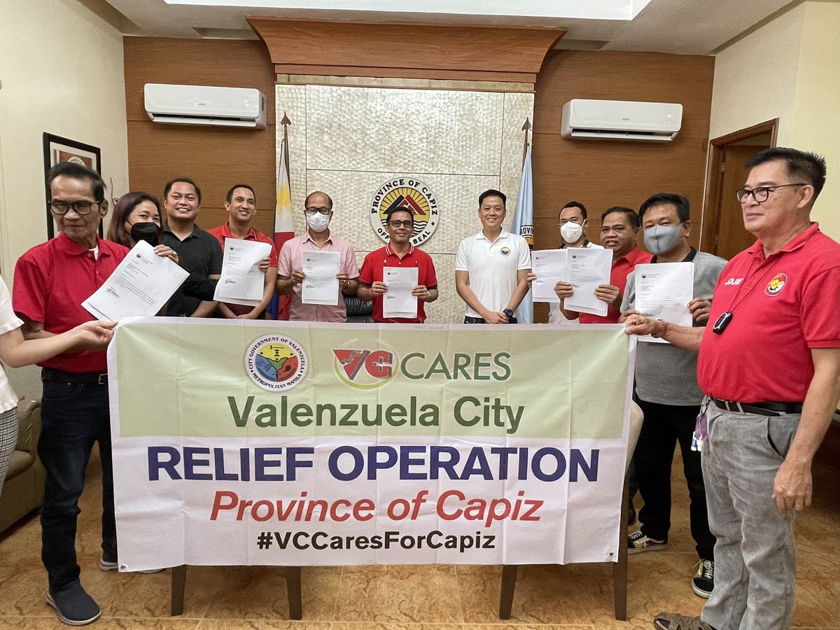 valenzuelacity's tweet photo. Patuloy ang ating #VCCares team sa paghatid ng tulong sa mga munisipilidad na napinsala ng bagyong #AgatonPH. Ngayong hapon, Abril 27, 2022, ay nagpaabot ang ating lungsod ng 3,040 na sako ng bigas sa probinsiya ng Capiz at sa mga Munisipalidad ng Cuartero, Dumarao, Mambusao, https://t.co/UCM9MTtEeY
