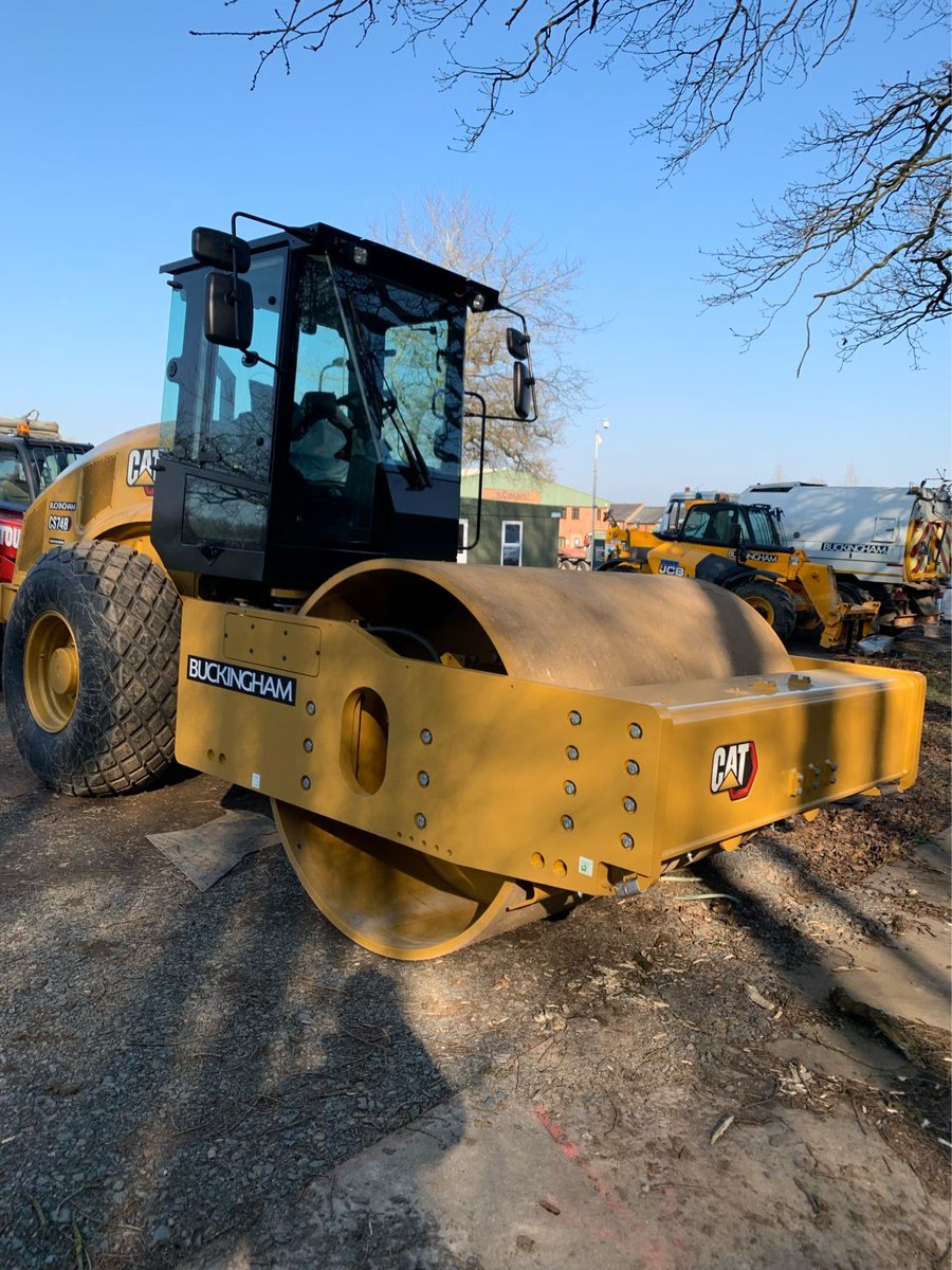 Here’s the latest delivery of a Cat® CS74B vibratory soil compactor to join the growing fleet at Buckingham Plant Hire Limited!

Thanks for the continued business – we’re looking forward to seeing this on a jobsite soon!

#Finning #Caterpillar #Heavyequipment #LetsDoTheWork