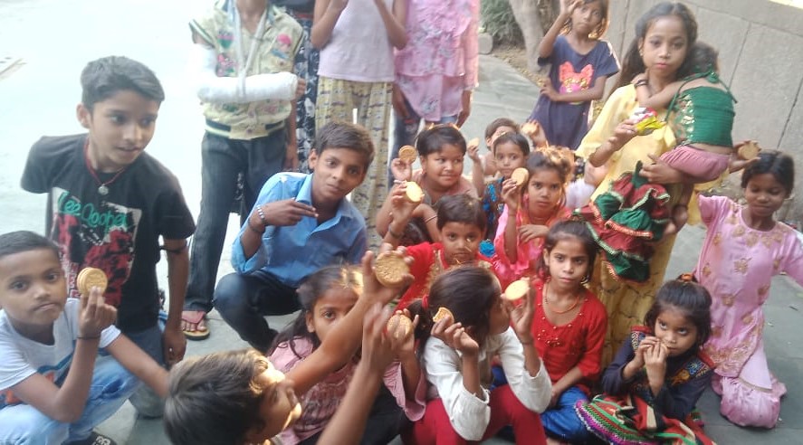 saarthik2's tweet photo. At #SaarthiFoundation, we don't believe in only giving the children textual education but also in teaching them valuable life skills.
Celebrated Earth Day and Samaj Seva week with our little #saarthians

#earthday #besaarthi #k2groupindia #mohitbansal #reachandteach https://t.co/JVeJ122eHI
