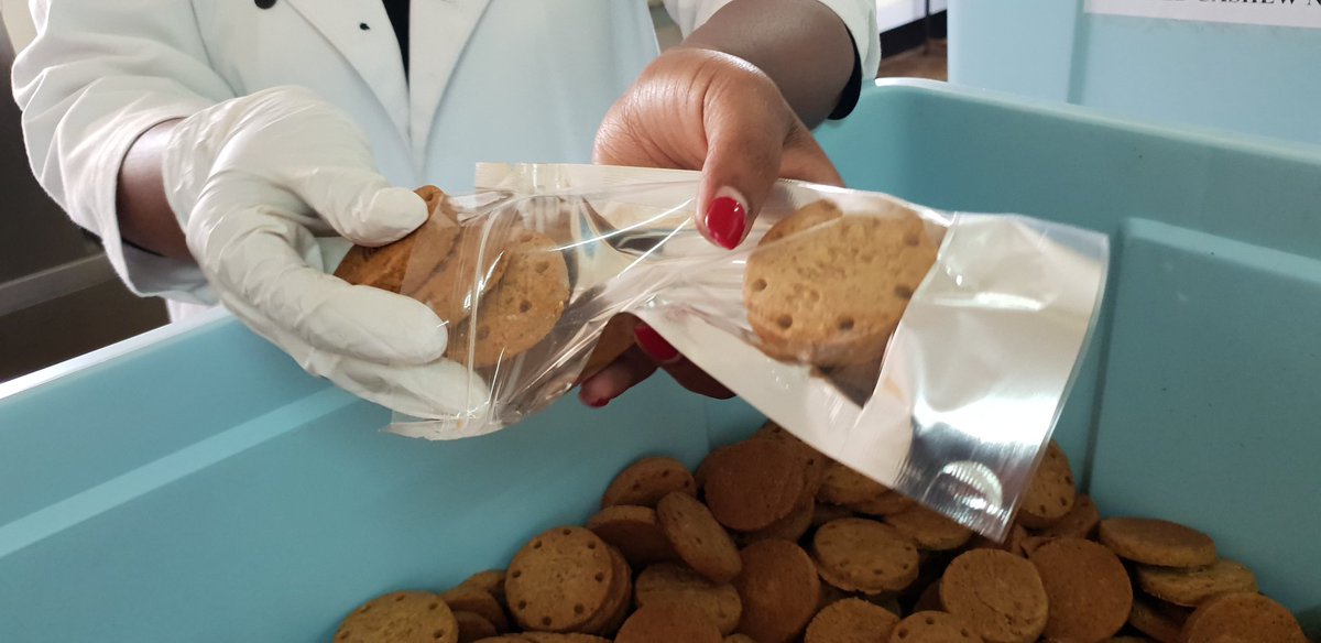 USAIDHingaWeze's tweet photo. Great news from @zimahealthy, a youth-owned medium enterprise adding value to farm produce. Using a @USAID grant of RWF 21m ($20,250), Zima makes and packages cookies, cooking oil, flour &amp; roasted seeds from pumpkins that are supplied to major supermarkets and hotels countrywide https://t.co/q3dwF5ljfL