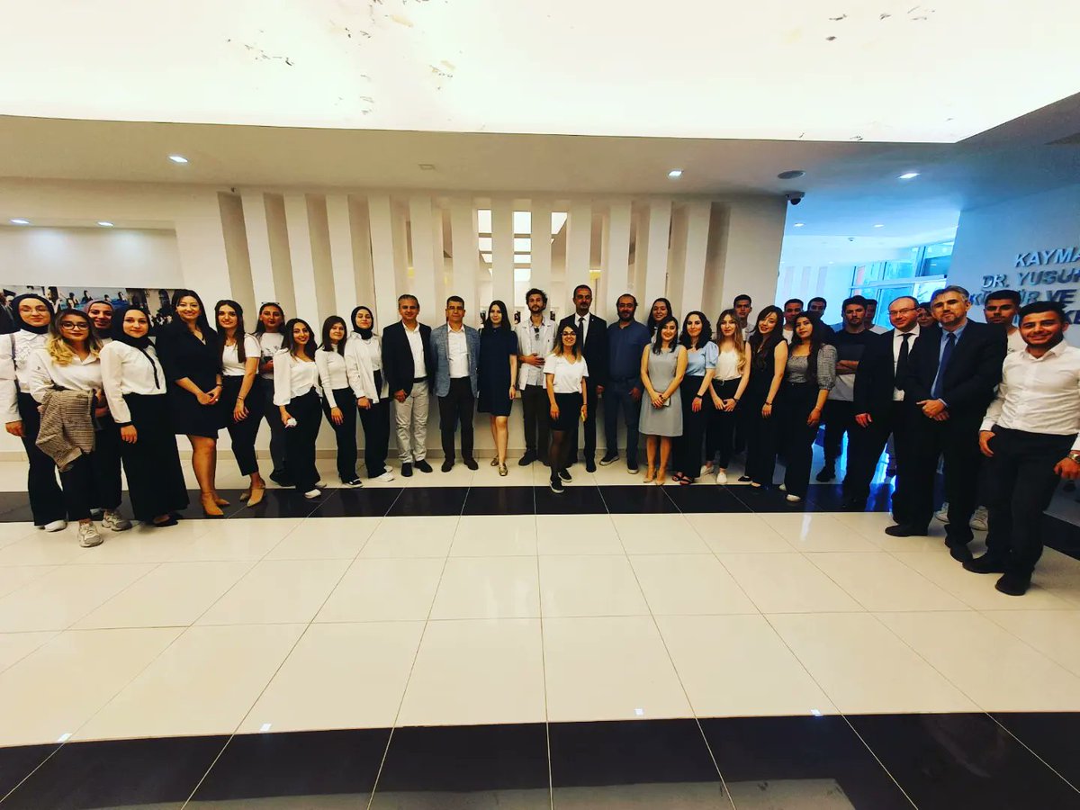 Panelimizin davetli konuşmacıları olan Denizli Eczacı Odası Başkanı Eczacı Hasan Hazer'e, Eczacı Kemal Yamuç'a, Eczacı Merve Yamuç Çiçekçi'ye, Tıbbi Mümessil Harun Ökek'e ve ilk mezunlarımızdan Eczane Teknikeri Cemile Mersine'e değerli katkılarından dolayı teşekkür ediyoruz.