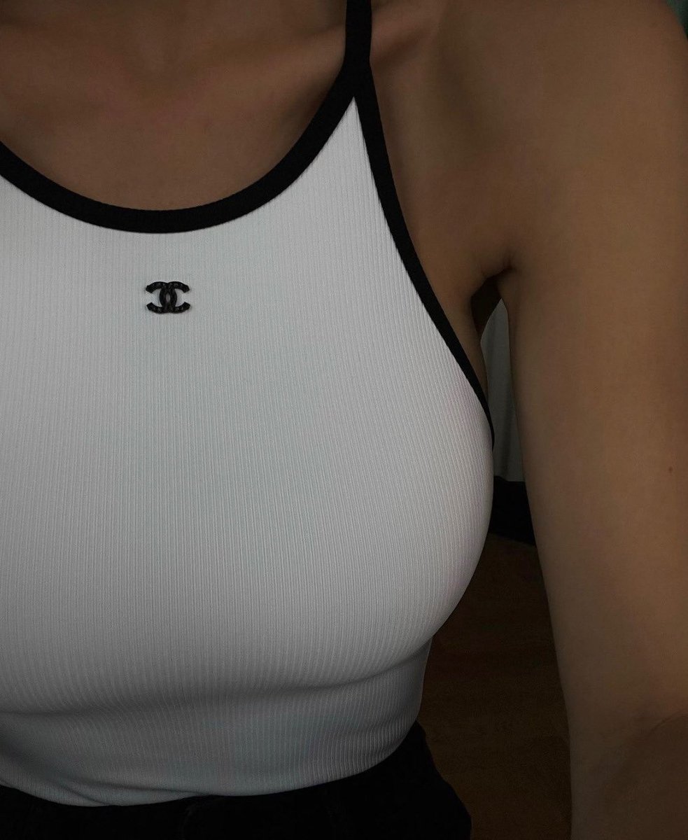 bottegalolita's tweet photo. Chanel top https://t.co/isOw6YmqbZ