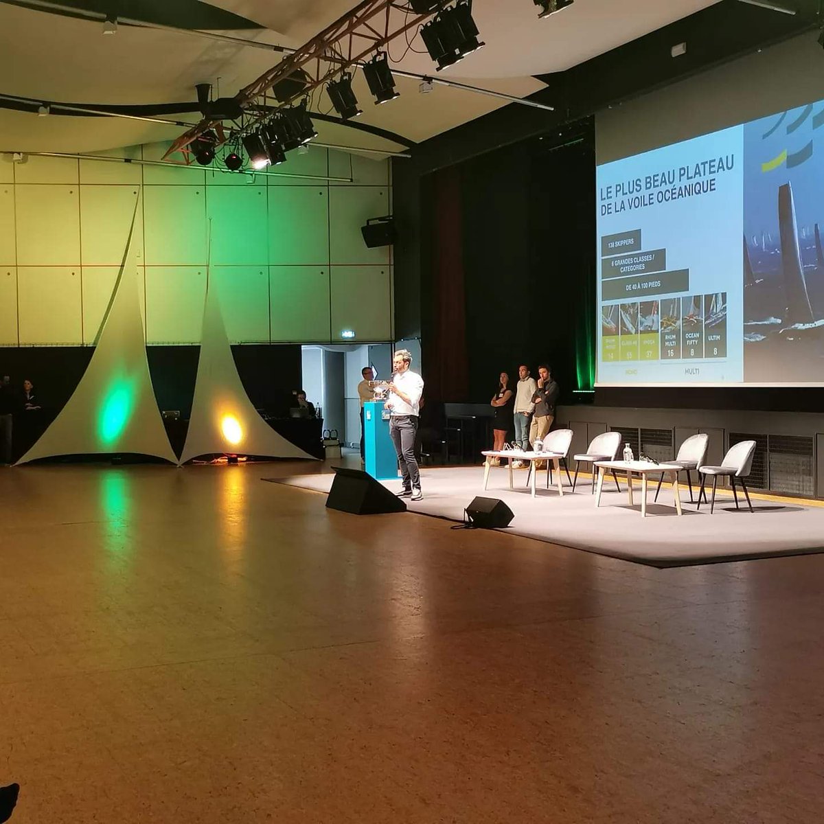Lorient_Event's tweet photo. ⛵️ 𝗖𝗢𝗨𝗥𝗦𝗘 𝗔𝗨 𝗟𝗔𝗥𝗚𝗘 ⛵️
⚓️ Présentation aux skippers et teams de la #routedurhum2022 avec OC Sport aujourd'hui au Palais des Congrès #Lorient
#routedurhumdestinationguadeloupe #courseaularge #courseenmer #ocsportpenduick #monocoques #multicoques #lorientbretagnesud https://t.co/JYlFyODbPS
