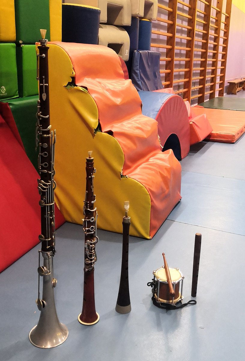 MagiCanyelles's tweet photo. Últim dia d'audicions escolars a Cornellà! 33 sessions que han acostat aquests instruments tradicionals catalans a tots els grups de 5è de primària de la ciutat. Un bon projecte d'@audicioescolar i l'Ajuntament de Cornellà. Gràcies per comptar amb mi un curs més! @CulturaCornella https://t.co/fQhCgAVc8n