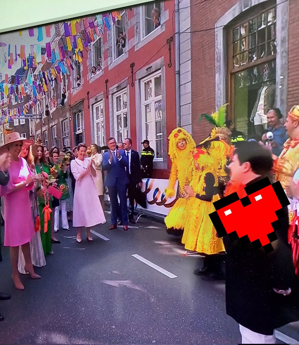 klaprooos's tweet photo. Krijg spontaan tranen in mijn ogen! Zo trots! #beppie #koningsdag https://t.co/Bw1j1I5ZcE