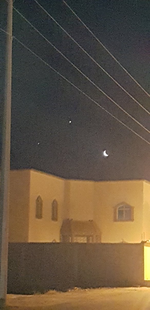 سبحان الله القمر بعد صلاة فجر الاربعاء ١٤٤٣/٩/٢٦