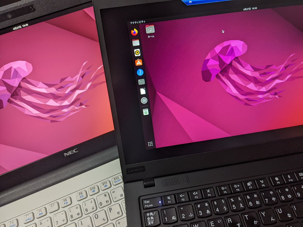 gryps7's tweet photo. この前PCコンフルで買ったNEC PC-VK20HにUbuntu22.04入れてみた。
VK-20Hってssdやメモリーの交換がメチャ楽！
このサイズでテンキーあるって変態仕様だし😂
10年前の機種だけど全然現役でイケますー

ついでにWindowsからリモートデスクトップも成功！

#PCコンフル #ubuntu #リモートデスクトップ https://t.co/ZZMOLE3PRS