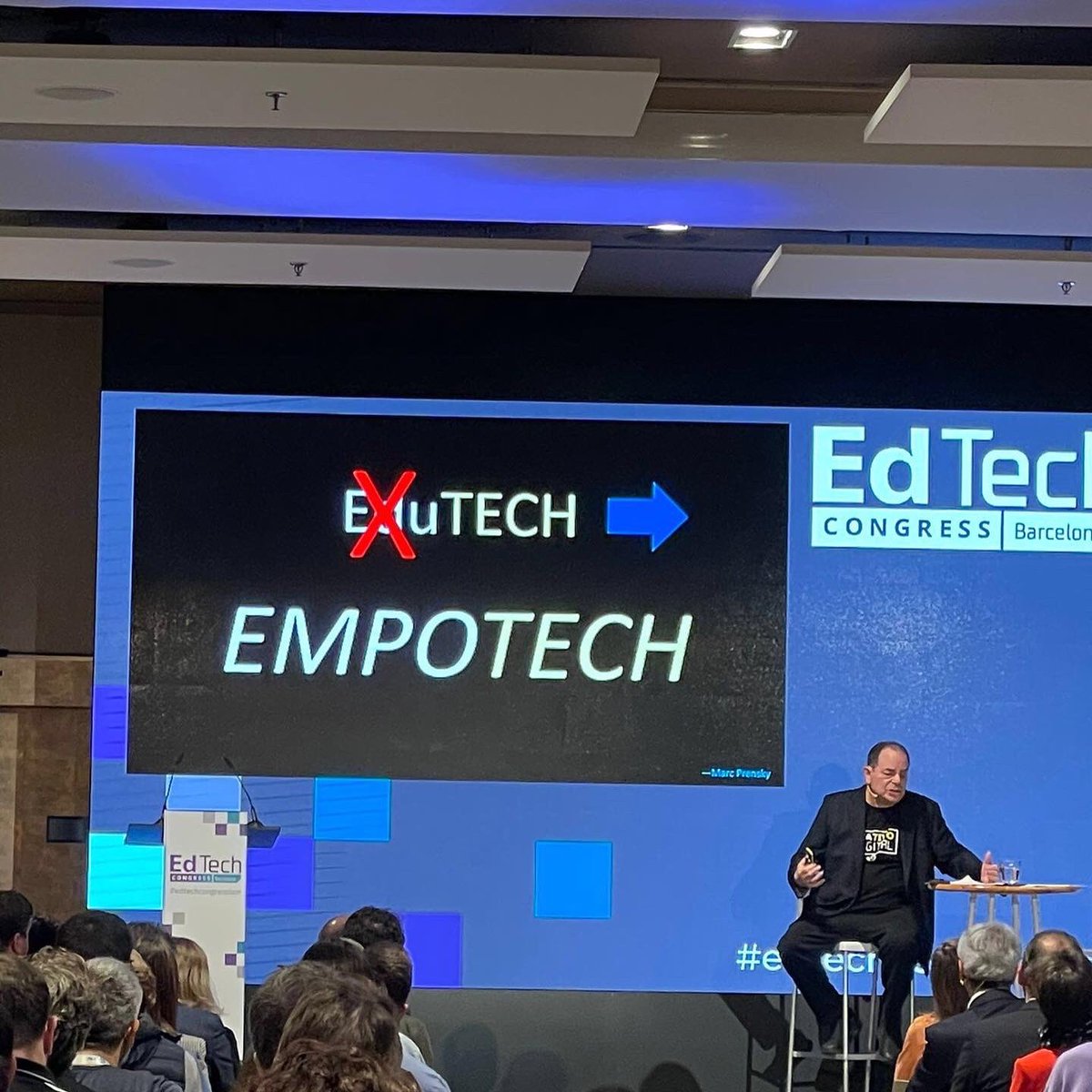 EduKimple's tweet image. (…)”Mai ens quedarem sense 
- somnis que realitzar
- problemes que arreglar
- gent que necessita ajuda
Però sobretot mai ens quedarem sense gent que vol ARREGLAR PROBLEMES, AJUDAR A UNS ALTRES i REALITZAR ELS SEUS SOMNIS” (…) @prenskymarc #edtechbcn #empotech beyond education