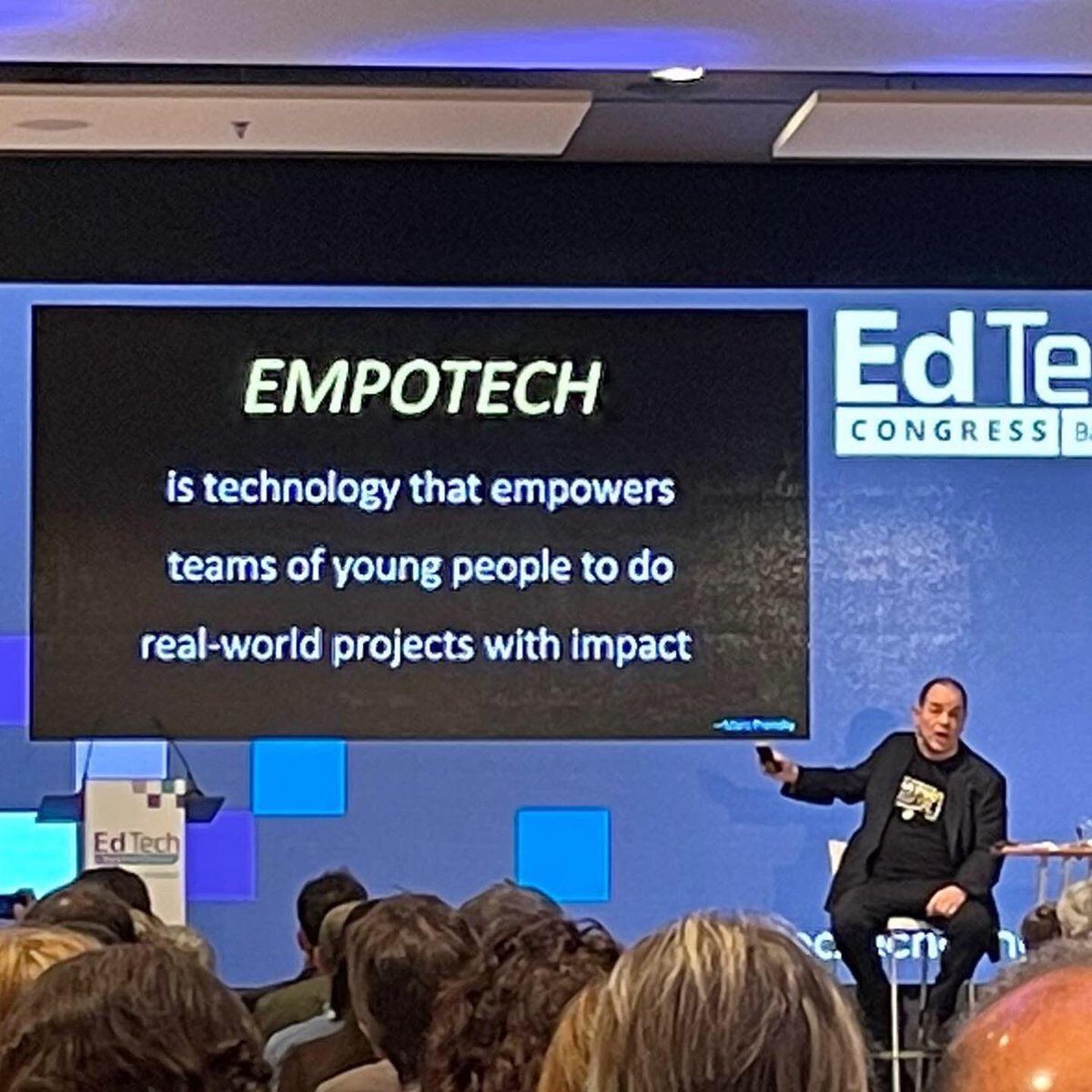 EduKimple's tweet image. (…)”Mai ens quedarem sense 
- somnis que realitzar
- problemes que arreglar
- gent que necessita ajuda
Però sobretot mai ens quedarem sense gent que vol ARREGLAR PROBLEMES, AJUDAR A UNS ALTRES i REALITZAR ELS SEUS SOMNIS” (…) @prenskymarc #edtechbcn #empotech beyond education