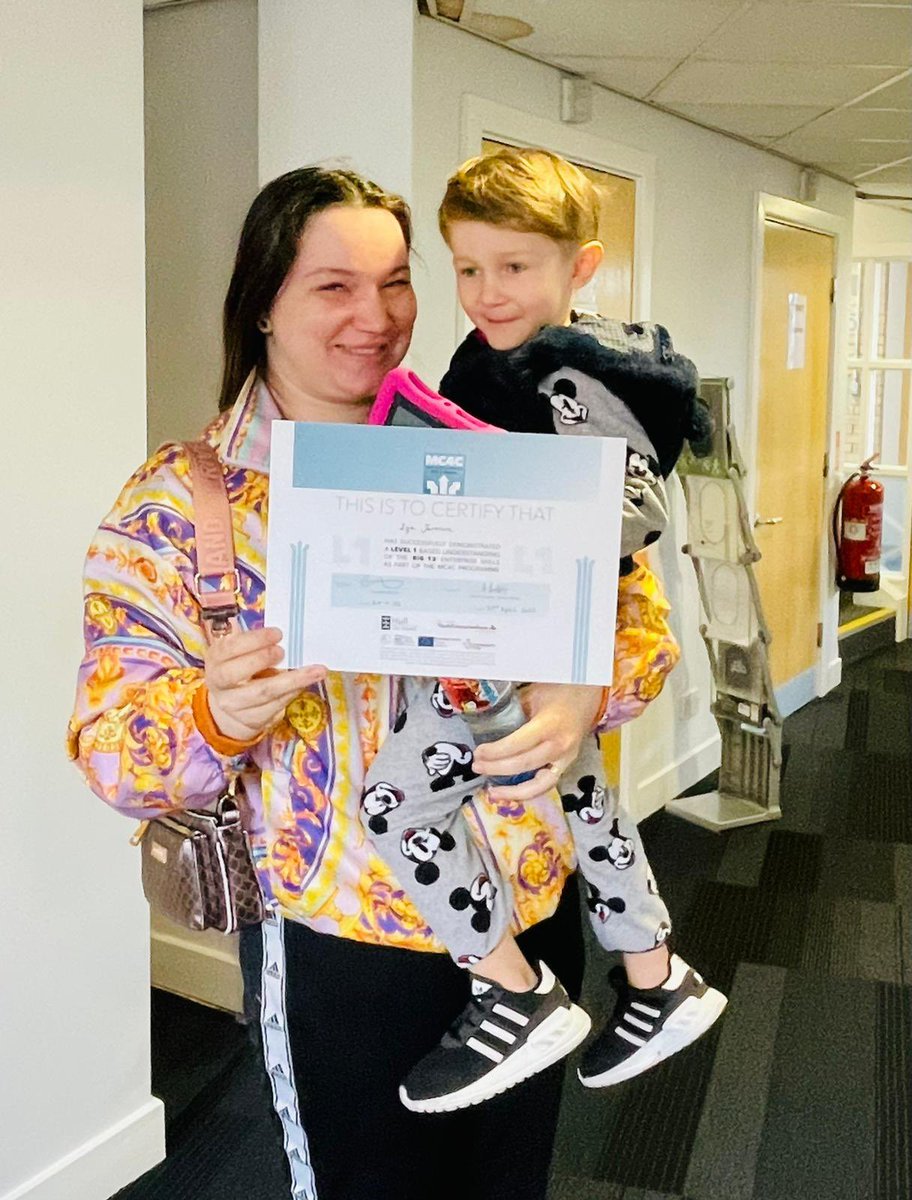 MCFCinHull's tweet photo. Congratulations to Iza on completing the Big 13 Enterprise Skills training on @MCFCinHull Programme. Great to also have the little one join us!
#MakingChangesForYou #EnterpriseSkills #Big13EnterpriseSkills #hullcity https://t.co/rA8I65DgTY