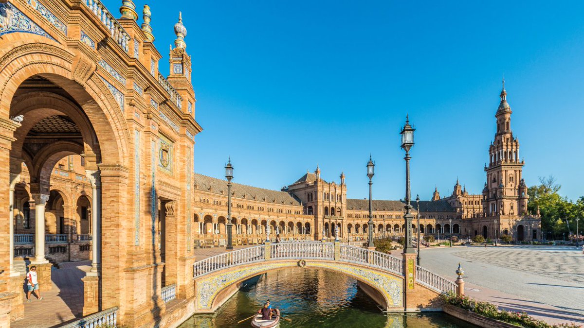 En junio Dior vuelve a #Sevilla para hacer desfilar en la monumental Plaza de España su nueva colección crucero, que llegará justo antes de la de colección primavera-verano. 

Un evento que hará brillar a la ciudad y la posiciona en el segmento premium. 

smoda.elpais.com/moda/dior-sevi…