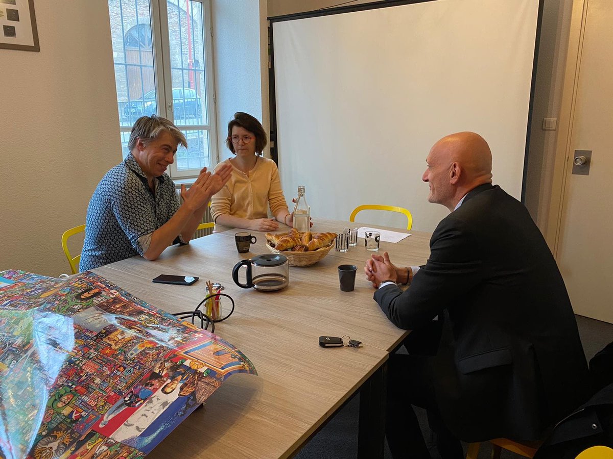 agence_oneia's tweet photo. Échanges ce vendredi matin avec le député Stéphane Mazars sur la transformation numérique des entreprises et sur les sujets d'innovation #blockchain #NFT #metaverse #cryptomonnaie #Rodez #Aveyron #Oneïa #député https://t.co/CcJaKxOpDZ