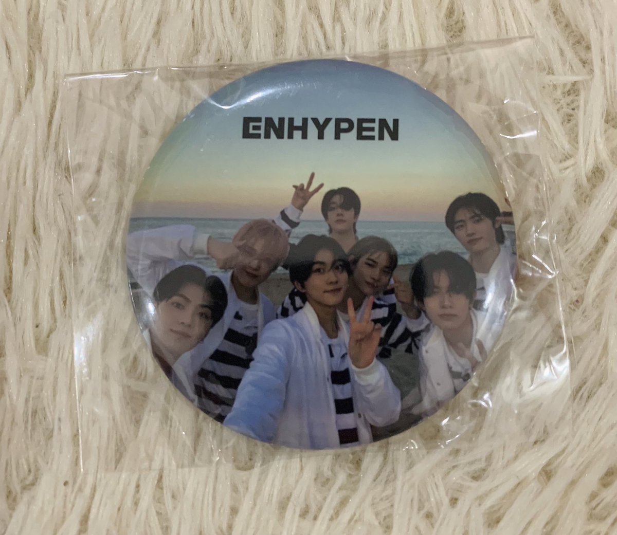 ynggggggggy's tweet photo. Already received my D:D UMS Japan OT7 can badge POB! Thank youuuu!! 🥰🥰 #EnhaOutletFEEDBACK https://t.co/V8c9XqKmxD