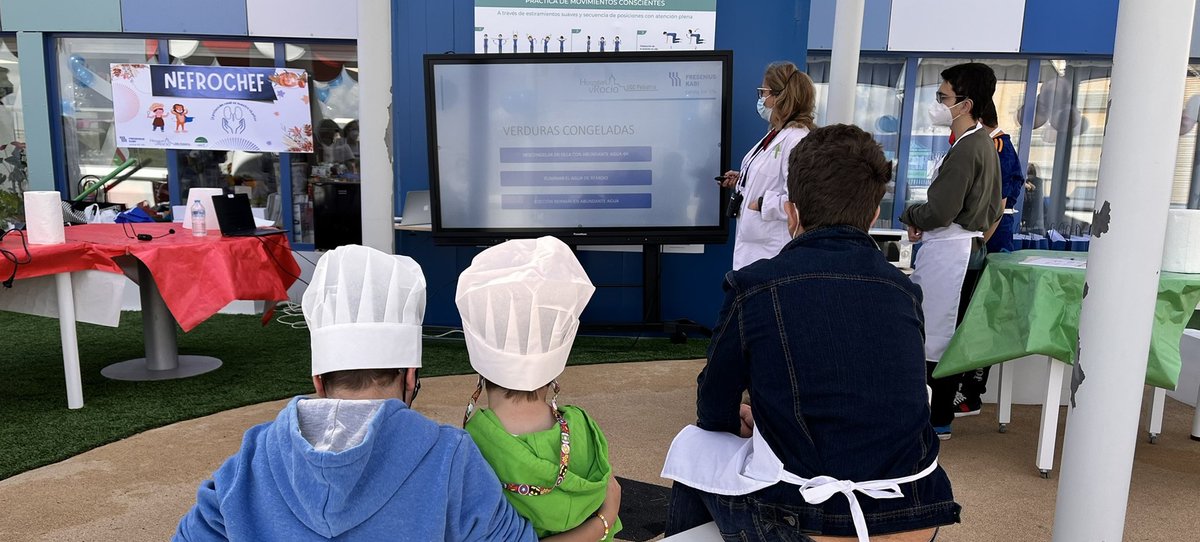 pediatriaHUVR's tweet photo. 1er #NefroChef en la #AzoteaAzul del @HospitalUVRocio. Los niños y adolescentes con #EnfermedadRenal prepararán su propio menú y aprenderán a cuidar su riñón a través de la alimentación @FreseniusKabiEs @pediatriaHUVR https://t.co/MOkNFpnoJm