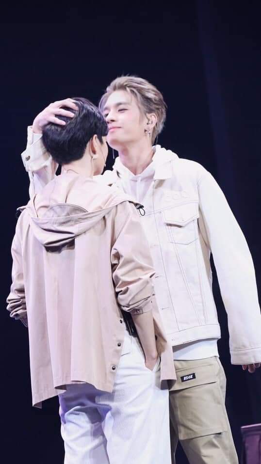 Phornrapat3's tweet photo. Happy Anniversary 2 years 🦖🦊

ไม่รู้ว่าจะพูดอะไรเลย ผ่านอะไรมาตั้งหลายอย่าง แค่อยากจะบอกว่า คิดถึงนะ คิดถึงทุกวันเลย แล้วก็รักด้วยรักมากๆเลย อยากขอบคุณที่เข้ามาในชีวิตนะ ขอบคุณโลกใบนี้ที่ทำให้เราได้รู้จักนาย💫⭐ #PromBenz2yearluv https://t.co/BLlYPg9gpo