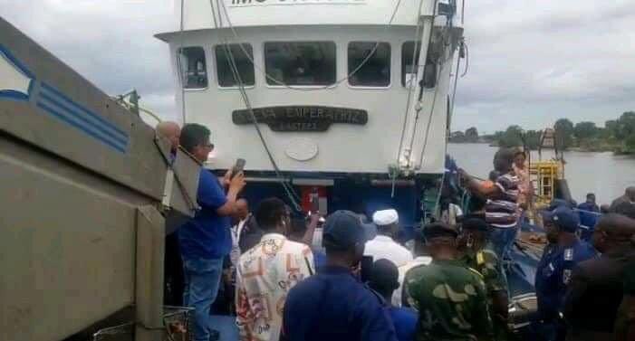 NourMulamba's tweet photo. Grâce au chef de l’État, la RDC vient de se doter des bateaux de pêche pour palier au besoins primaire du social des congolais.
Avec @fatshi13 
Toko lia To ko lemba. https://t.co/d0FOyU05hZ