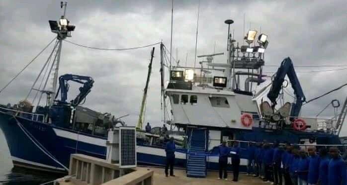 NourMulamba's tweet photo. Grâce au chef de l’État, la RDC vient de se doter des bateaux de pêche pour palier au besoins primaire du social des congolais.
Avec @fatshi13 
Toko lia To ko lemba. https://t.co/d0FOyU05hZ