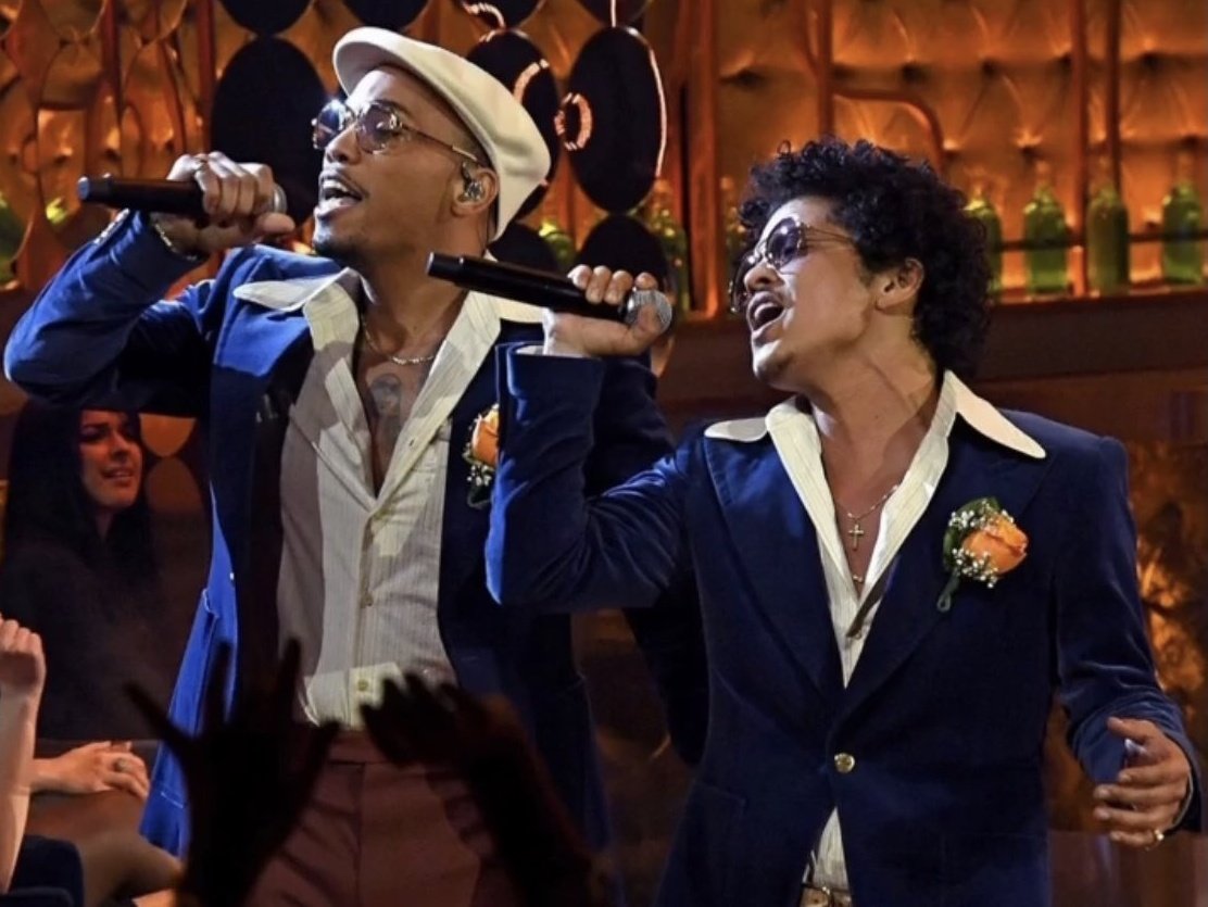 BrunoMars1Chart's tweet photo. #BrunoMars, #AndersonPaak &amp; #SilkSonic's 'Leave The Door Open' is Currently charting in over 30 Countries on Apple Music. https://t.co/9IMwdx6O1r