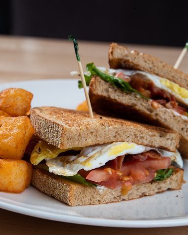 RiverCreeCasino's tweet photo. An eggsquisite breakfast is waiting for you at TAP25, 🍳 NOW open daily at 5 am! Our menu items start at $5.99!
18+ dining.
#yeg #yegeats #yegfood #yegfoodie #alberta #tap25 #edmonton #yegcasino #breakfastvibes #rivercreeresort https://t.co/A8pT9DPtgi