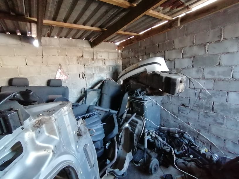 SAPoliceService's tweet photo. #sapsWC Harare police pounced on a chop shop in Block 54, Kuyasa, Khayelistsha yesterday and found suspects dismantling two stolen vehicles. Four suspects were arrested. Number plates and other car parts were also found on the premises. #TrioCrimes ML
https://t.co/FYZyliv7ei https://t.co/W9I2kgP714