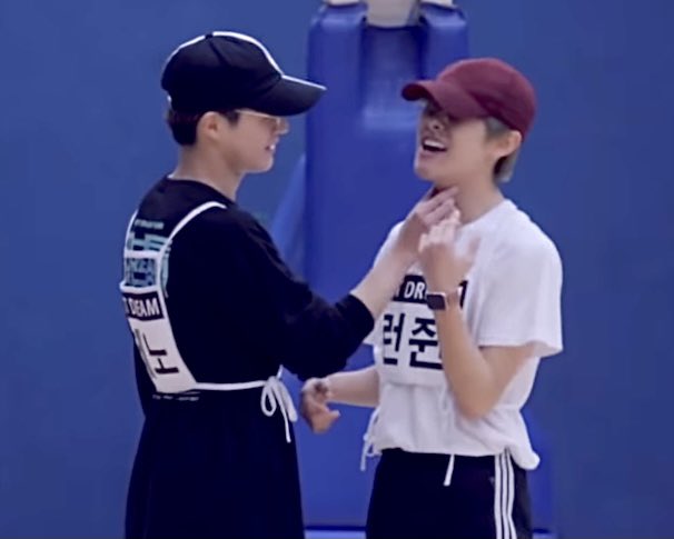 _renjxn's tweet photo. smthn about jeno and renjun's adam's apple 🤣 https://t.co/hQqm3DcjyA