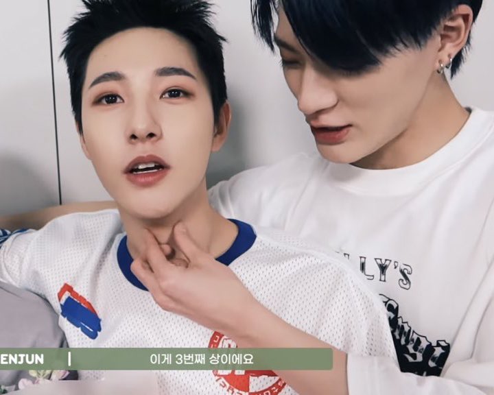 _renjxn's tweet photo. smthn about jeno and renjun's adam's apple 🤣 https://t.co/hQqm3DcjyA