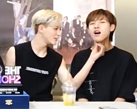 _renjxn's tweet photo. smthn about jeno and renjun's adam's apple 🤣 https://t.co/hQqm3DcjyA