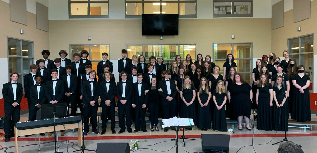 SMMHSEagles's tweet photo. 🎼 Bravo to our #HSChorus on presenting a musical journey through the decades at last night's Spring Concert! 👏
💕 Thanks to Director Kristen Wiram! #SMMHSsoars https://t.co/8SSrnTBSyV