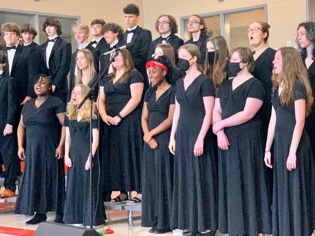 SMMHSEagles's tweet photo. 🎼 Bravo to our #HSChorus on presenting a musical journey through the decades at last night's Spring Concert! 👏
💕 Thanks to Director Kristen Wiram! #SMMHSsoars https://t.co/8SSrnTBSyV