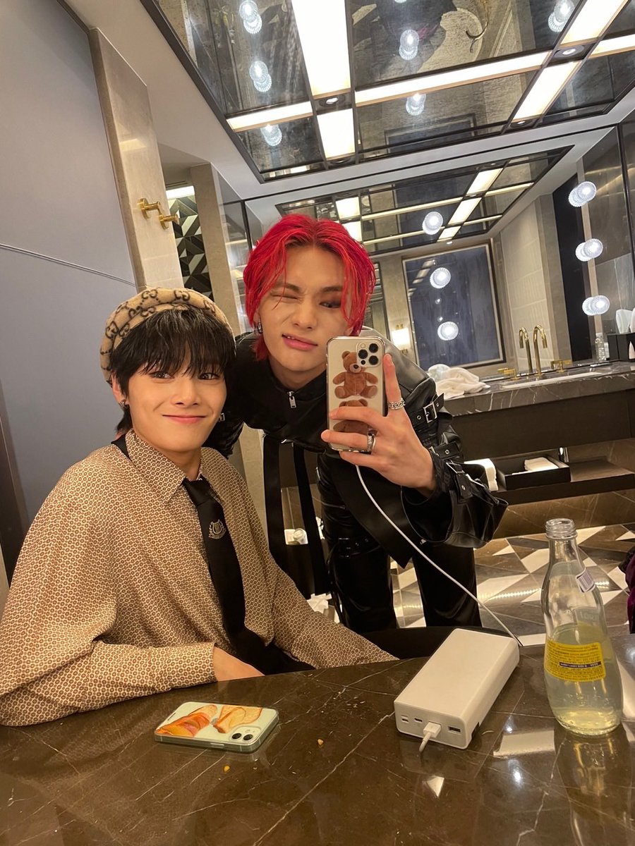 hyunjinpost's tweet photo. bbl update https://t.co/DDpQLFsChD