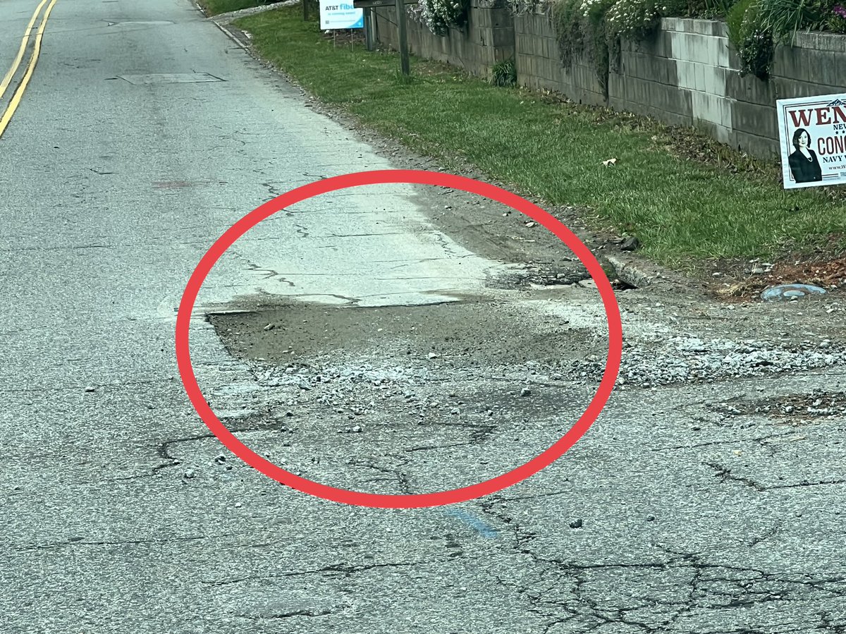 csijd's tweet photo. North Carolina Department of Transportation… what’s the odds of getting some asphalt in this hole (it’s been there for a month)? 🕳 Willow Rd @ State Street in Hendersonville. #potholecapital #wheretheyellowtrucksat @NCDOT https://t.co/ONW6Ft58fM