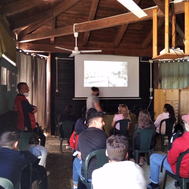 Italia_Nostra's tweet photo. #Ieri l'#EducationalTour "Conoscere il Fiume #Sinni" organizzato come azione di sensibilizzazione per il Contratto di fiume Valle del Noce e Valle del Sinni. A guidare gli studenti in visita all'invaso di Monte Cotugno, Domenico Totaro, presidente #ItaliaNostra #Senisese. https://t.co/VzFqI2DA80