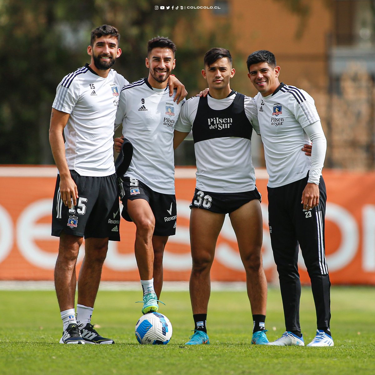RodrigoMG079's tweet photo. Que tal #ColoGil todo bien para hoy? Que tal muchachos hoy #Chile es #ColoColo y #ColoColo es #Chile vamos con todo #ComoPerros
🎶Hoy será una noche excepcional iremos juntos a cantar y gritare Albo te quiero, te quiero TE QUIEEERO🎵
#VamosColoColo https://t.co/0ZIwtFlxeS