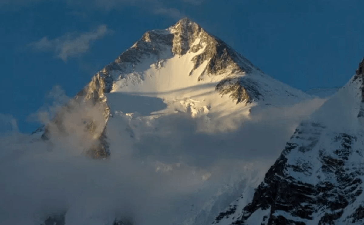 Pak_sightseeing's tweet photo. Gasherbrum_I (8,080 m)
Gasherbrum_I, surveyed as K5 and also known as Hidden Peak, is the 11th highest mountain in the world at 8,080 meters above sea level. It is located in Shigar District in the Gilgit–Baltistan

#Gasherbrum_I #mountains #Travel https://t.co/slYD1yGiGV