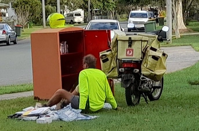 agreekmatinee's tweet photo. Wonder why your mail got lost? #writerslife #writer #maillost #outwalking @Darthspoog https://t.co/pl0b4w44iE