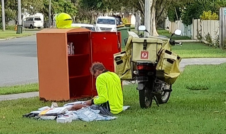 agreekmatinee's tweet photo. Wonder why your mail got lost? #writerslife #writer #maillost #outwalking @Darthspoog https://t.co/pl0b4w44iE