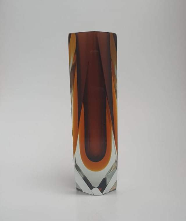 Collectable Curios' item of the day...Vintage Murano Sommerso Faceted Block Brown and Amber Glass Posy Vase

collectablecurios.co.uk/product/vintag…

#MuranoGlass #Sommerso #MuranoVase #Collector #Antiquing #ShopVintage #Home #Trending #ShopLocal #SupportLocal #StGeorgesBelfast #StGeorgesMarket