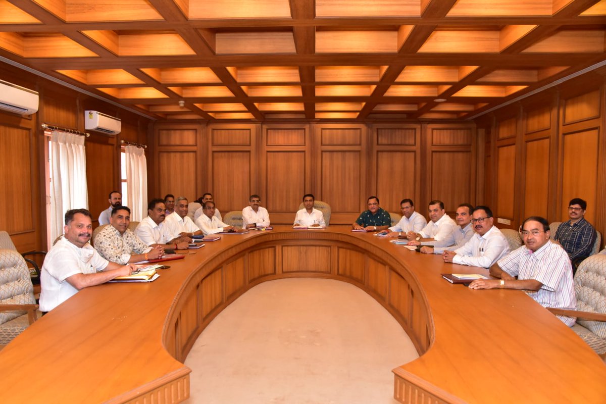 MauvinGodinho's tweet photo. Attended the 3rd #Cabinet Meeting chaired by Hon'ble #ChiefMinister of #Goa Shri @DrPramodPSawant along with my fellow Cabinet Colleagues, Chief Secretary and Secretaries, at the #AssemblyComplex in #Porvorim.

Present were, Cabinet Ministers Shri @visrane, Shri Ravi Naik, (1/2) https://t.co/kFapWk8HEB