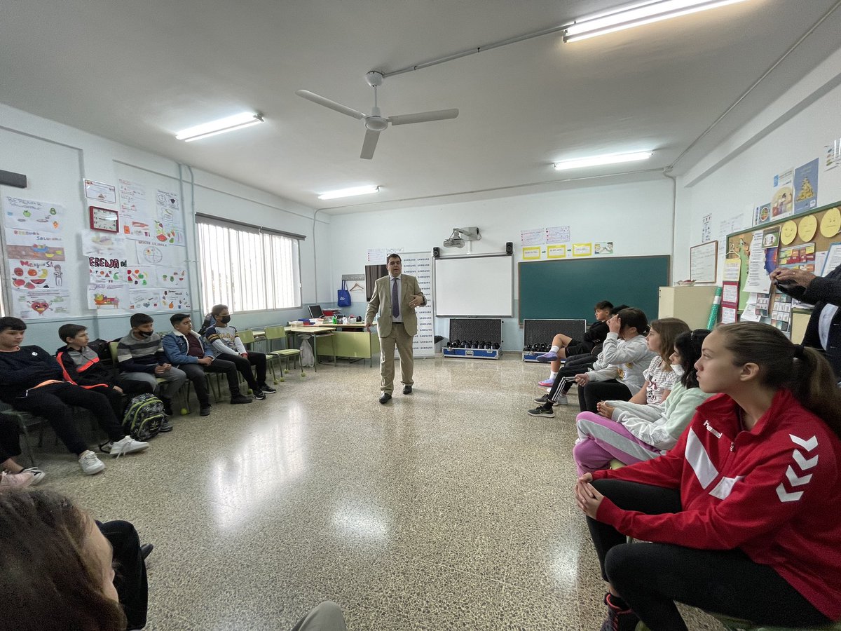 CEIPSonQuint's tweet photo. Gràcies @GlobalNET_info i @SamsungEspana pel taller Aula Empatía amb els alumnes de 6è de Primària #byebyeBullying https://t.co/sDqzla9I53