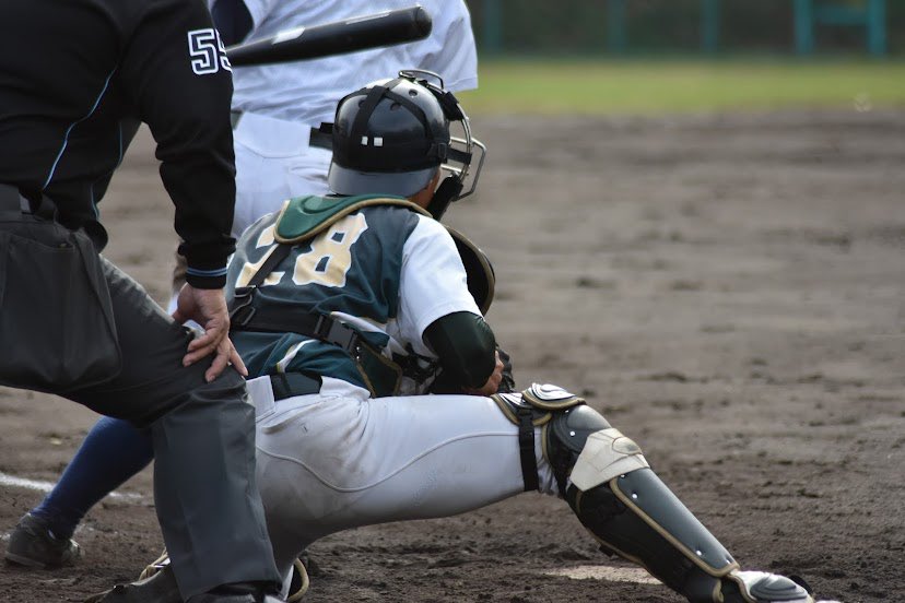 fromHUtoJINGU's tweet photo. 〈部員紹介16日目〉
根岸大磁④経済学部#28
青森・八戸高校　捕手

彼は青森県のど田舎、五戸町からはるばるやってきた。しかしあまり訛っておらず、ちゃんと日本語を喋っている。不思議である。さて、彼はいかつい見た目とは裏腹にとても優しい。人の話をよく聞いてくれ…

https://t.co/Km35o39IJy https://t.co/faWLvVm8xA