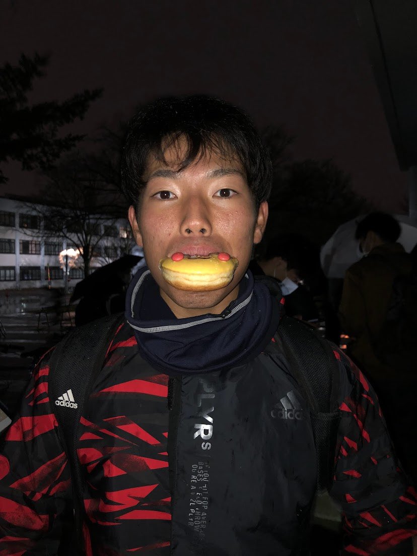 fromHUtoJINGU's tweet photo. 〈部員紹介16日目〉
根岸大磁④経済学部#28
青森・八戸高校　捕手

彼は青森県のど田舎、五戸町からはるばるやってきた。しかしあまり訛っておらず、ちゃんと日本語を喋っている。不思議である。さて、彼はいかつい見た目とは裏腹にとても優しい。人の話をよく聞いてくれ…

https://t.co/Km35o39IJy https://t.co/faWLvVm8xA