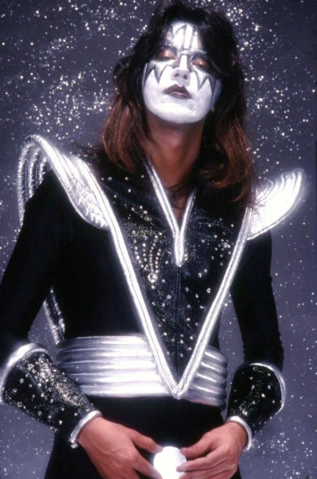 Happy 71st birthday to the one and only Ace Frehley, who was born on this day in 1951. 